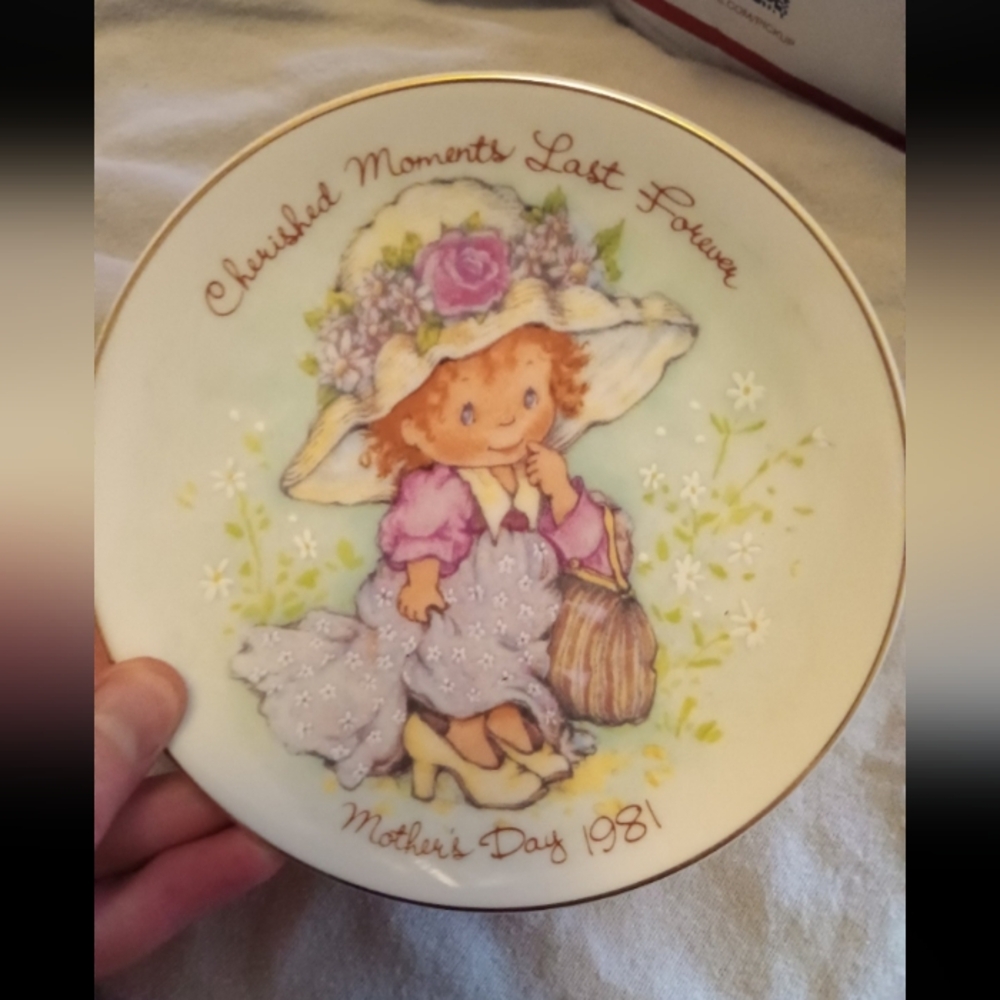 VTG Avon Cherished Moments Mother's Day Plate 1981